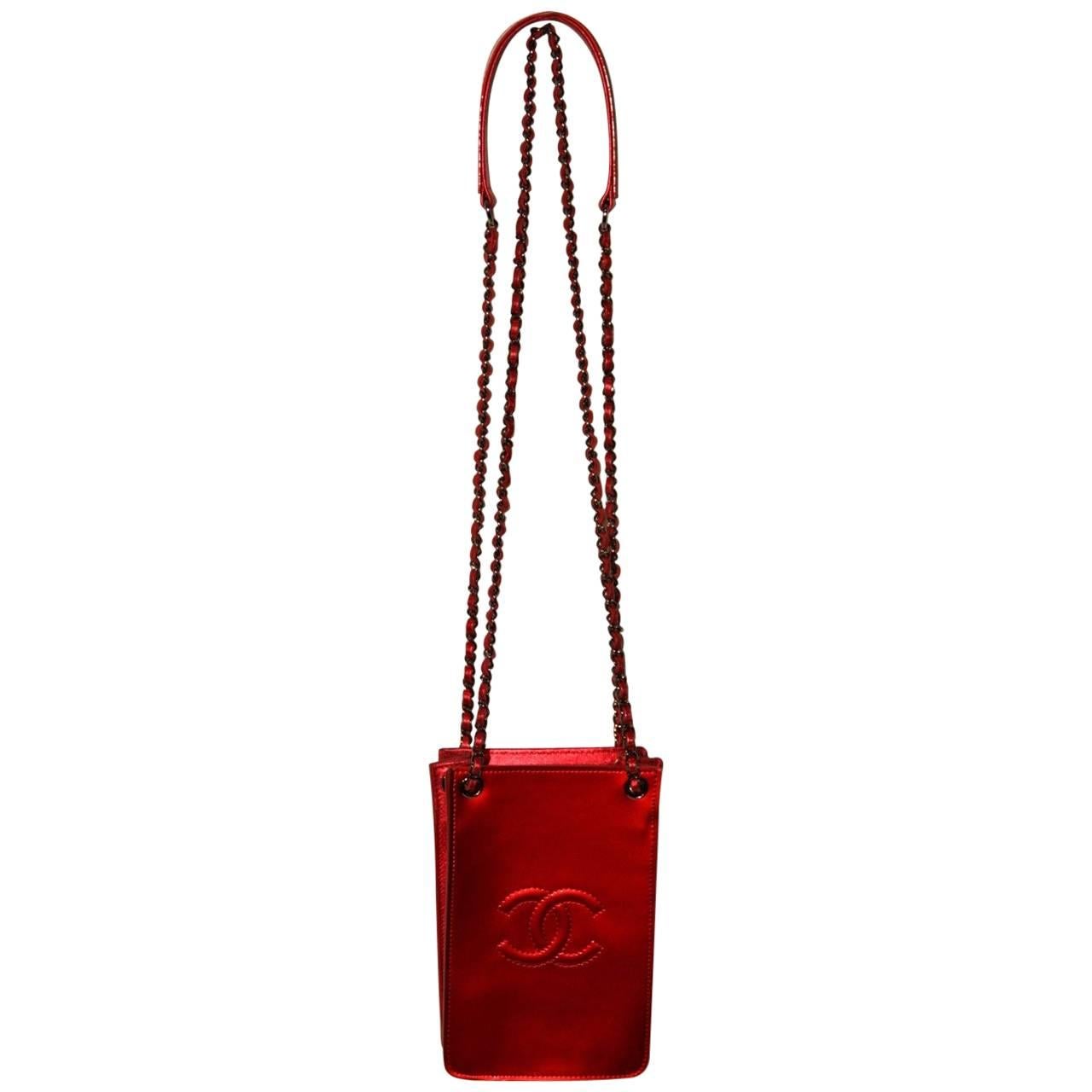 CHANEL Red Metallic Patent Leather Smartphone Bag 