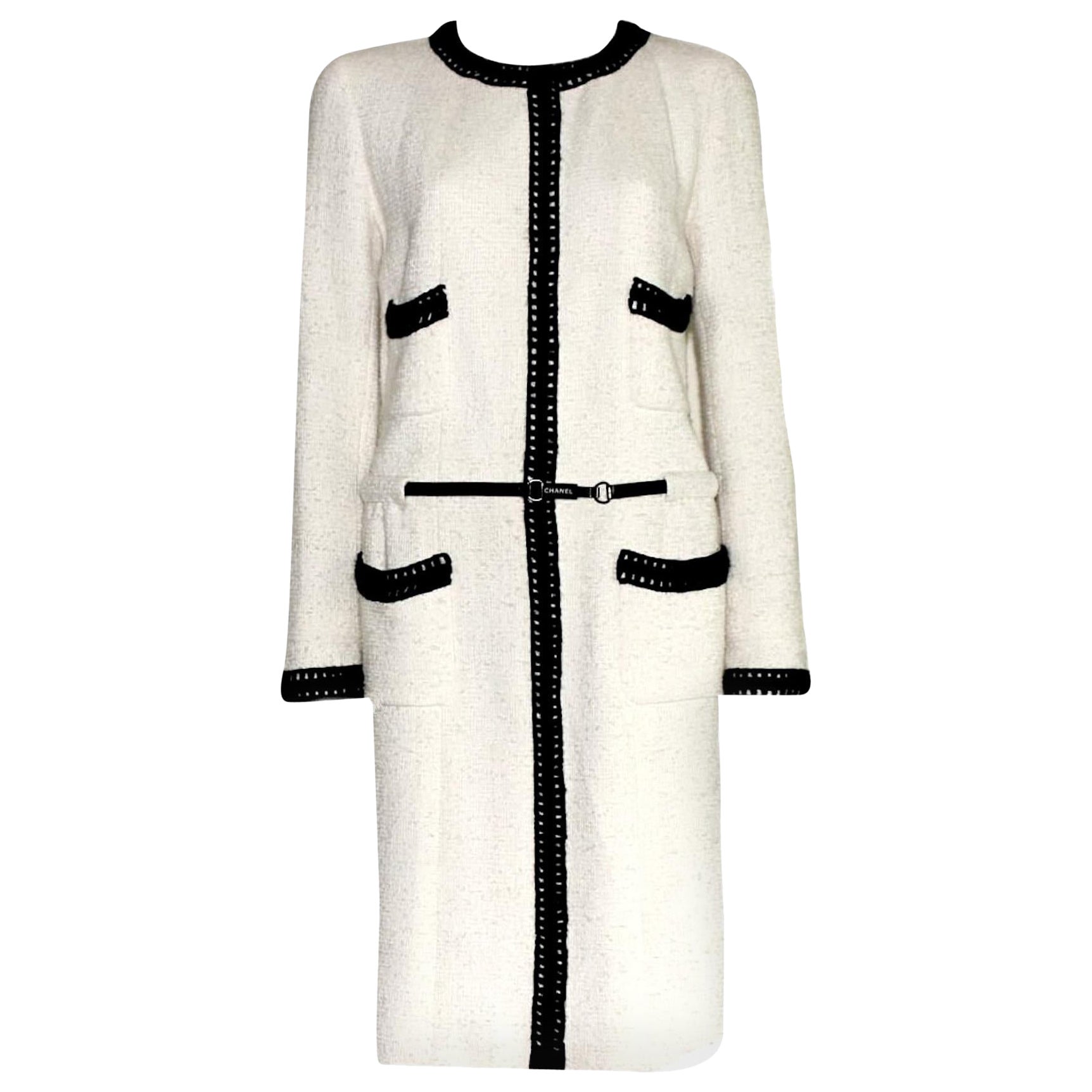 UNWORN Chanel Signature Tweed White and Black Coat "CHANEL" Belt and CC Logo 40