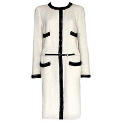 UNWORN Chanel Signature Tweed White and Black Coat "CHANEL" Belt and CC Logo 40