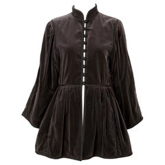 Manteau en velours gris Ballets Russes Opera YVES SAINT LAURENT de 1976 avec bordure noire