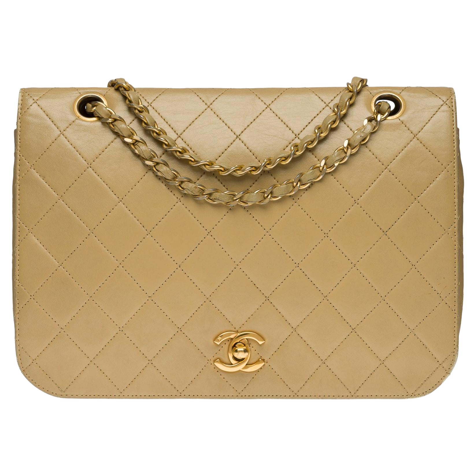 Bolso Chanel Classic Full Flap GM de piel de cordero acolchada beige, GHW en venta