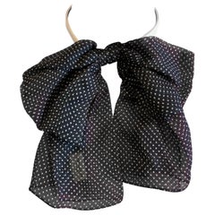 Saint Laurent cuello pois de seda Lazo