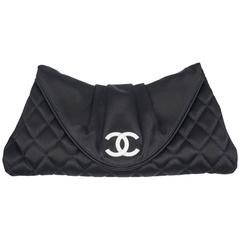 Chanel Pochette en satin noir matelassé Half Moon Silver Interlocking CC