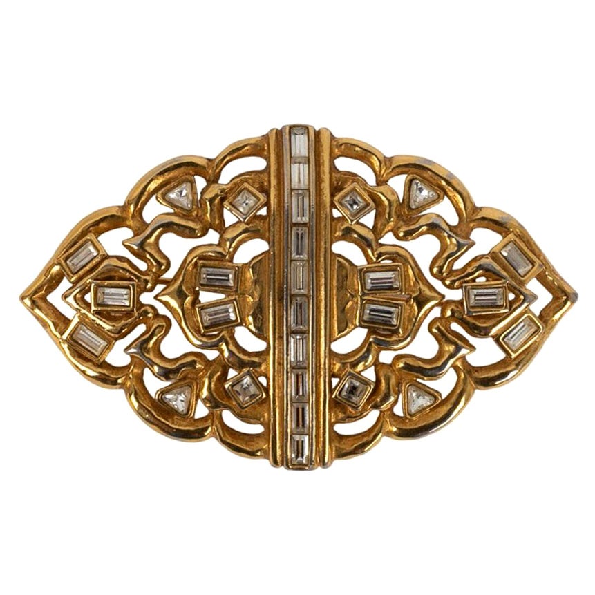 Yves Saint Laurent Durchbrochene Gold-Metallbrosche mit Strasssteinen