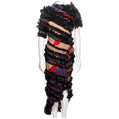 Abito Comme des Garçons realizzato con sciarpe vintage e fasce con volant, FW 2011