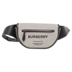 Riñonera Burberry Olympia pequeña de lona y piel en blanco y negro
