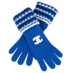 CHANEL electric blue cashmere CC KNIT MITTENS Gloves One Size