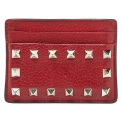 Tarjetero Rockstud de piel roja Valentino