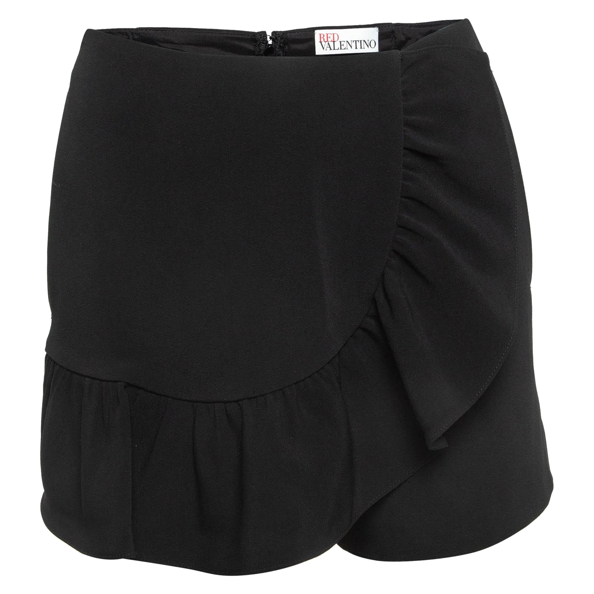 RED Valentino Pantaloncini neri in crepe con dettaglio increspato S