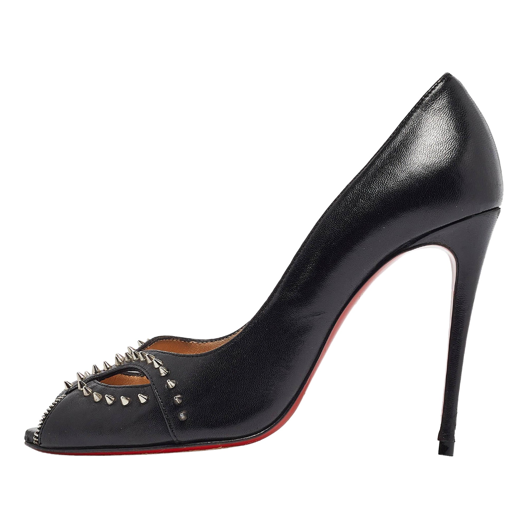 Christian Louboutin Pelle Cagouletta Spike Cut Out Peep Toe Pumps Taglia 37