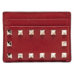 Tarjetero Rockstud de piel roja Valentino
