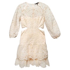 Maje, mini-robe beige brodée d'œillets et découpes S