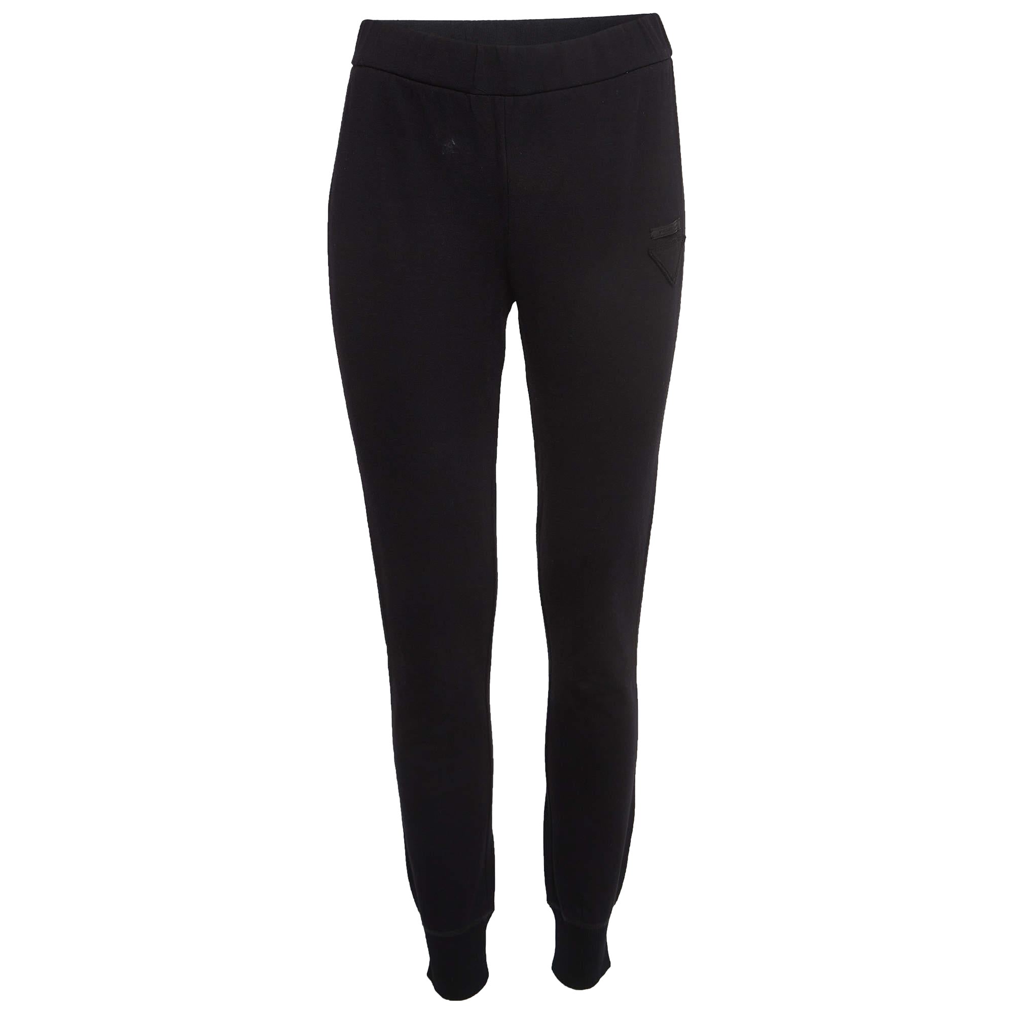 Prada Joggers noirs en tricot de coton avec appliques triangulaires M en vente