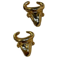 Orecchini a clip con testa di toro di Christian Lacroix