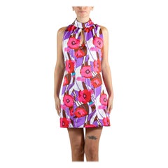 Robe de cocktail à fleurs roses et violettes des années 1970