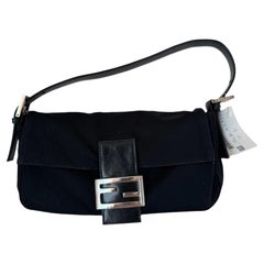 FENDI Baguette Vintage Tela Negra Herrajes Plateados