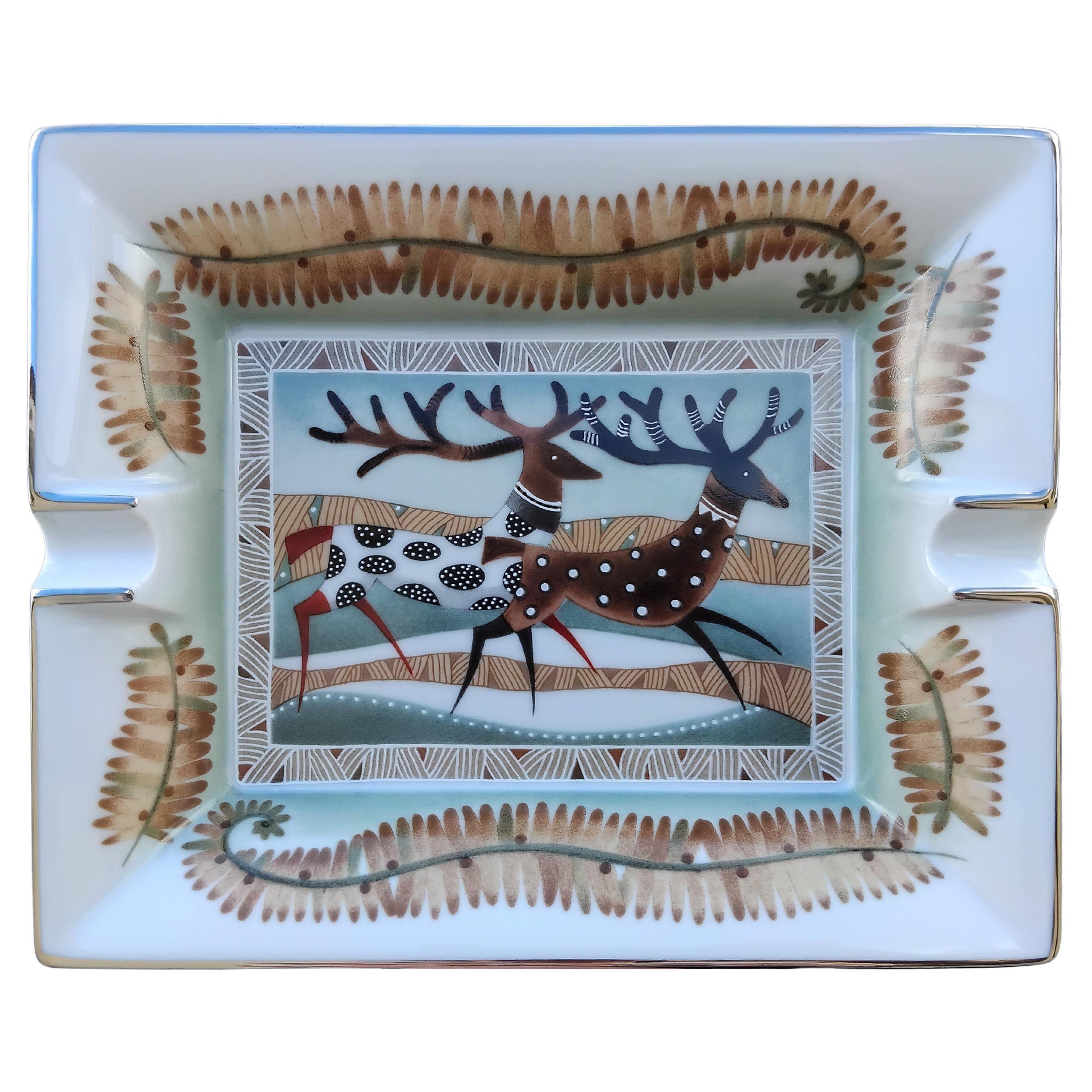 Hermès Reindeer Tray Cigar Ashtray in Porcelain Great North Alaska Canada For Sale