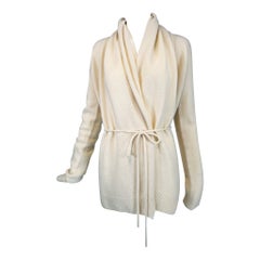 The Row Weißer Wickelpullover aus Kaschmir mit Schalkragen und Gürtel