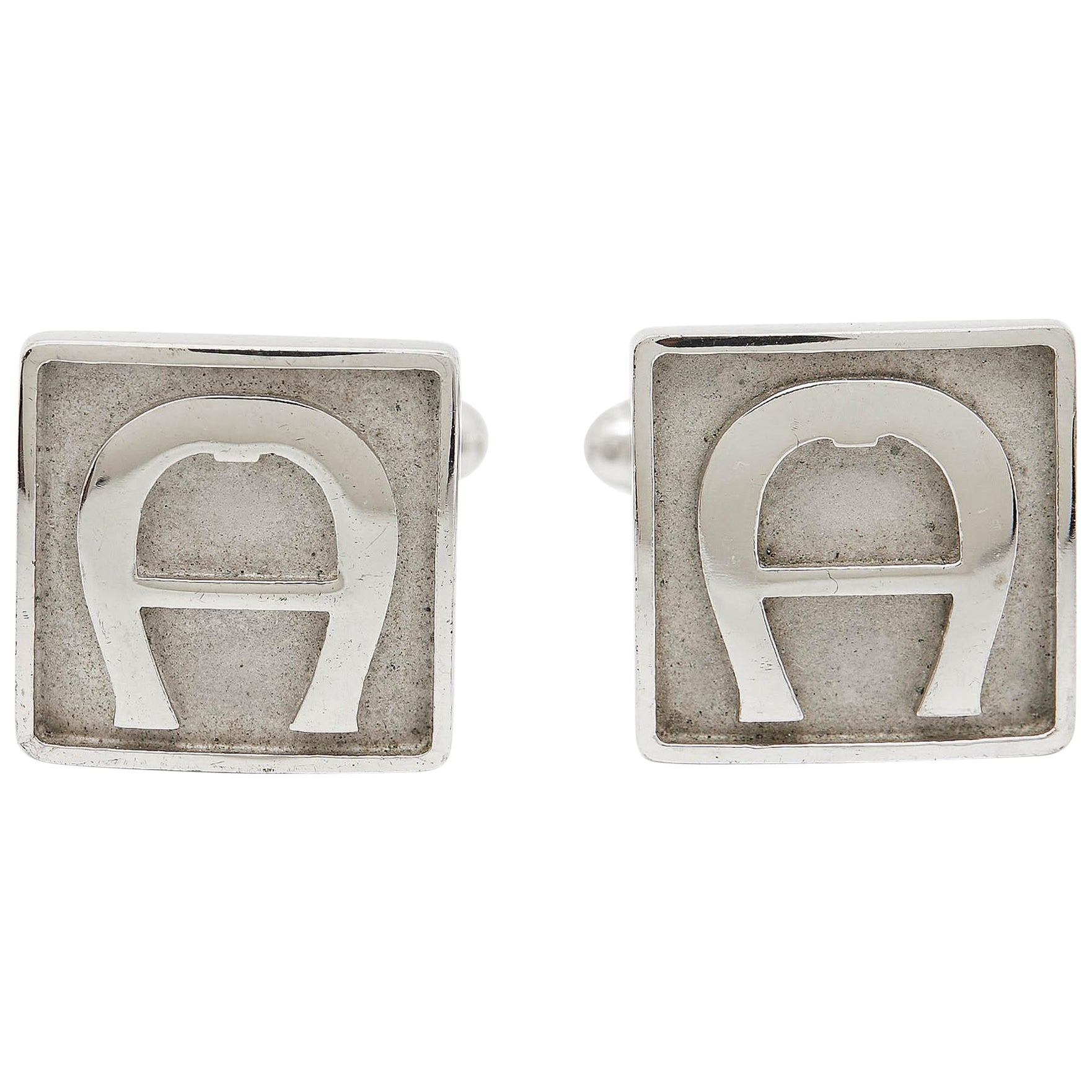 Aigner Logo Silberfarbene Manschettenknöpfe im Angebot