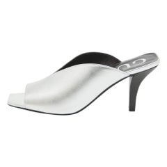 Gucci Silver Leather V Shape Mules Size 35.5