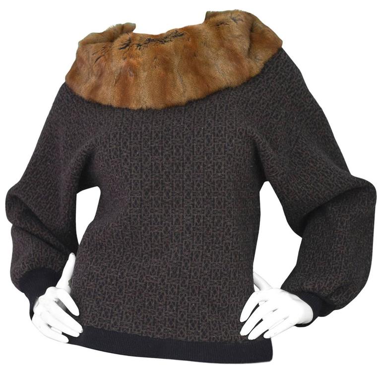 Louis Vuitton Brown Printed Sweater w/ Detachable Fur Collar sz M For Sale at 1stDibs