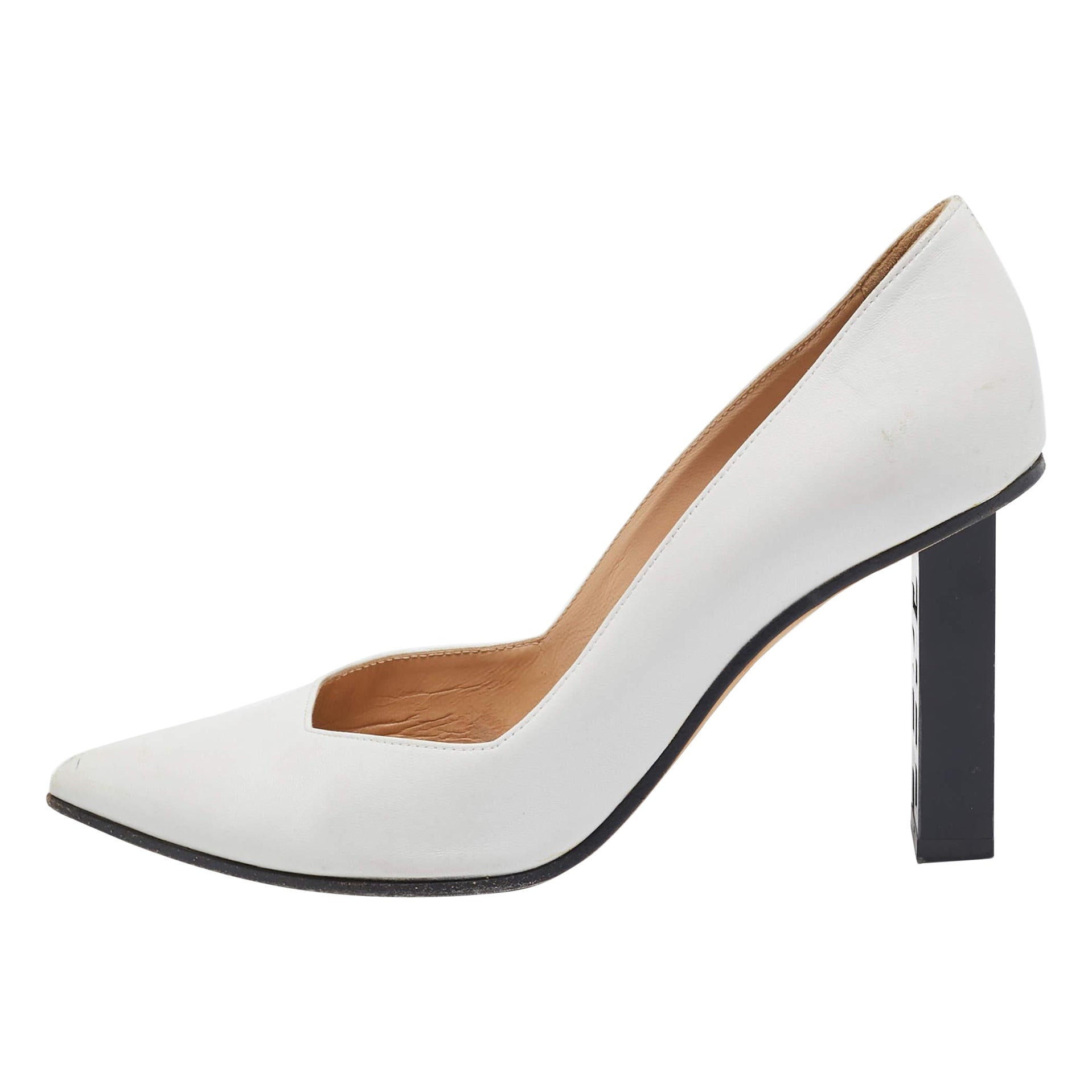 Sergio Rossi Pumps in pelle bianca con tacco a forma di logo misura 36,5