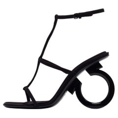 Salvatore Ferragamo Sandales Elina en daim noir Taille 38.5