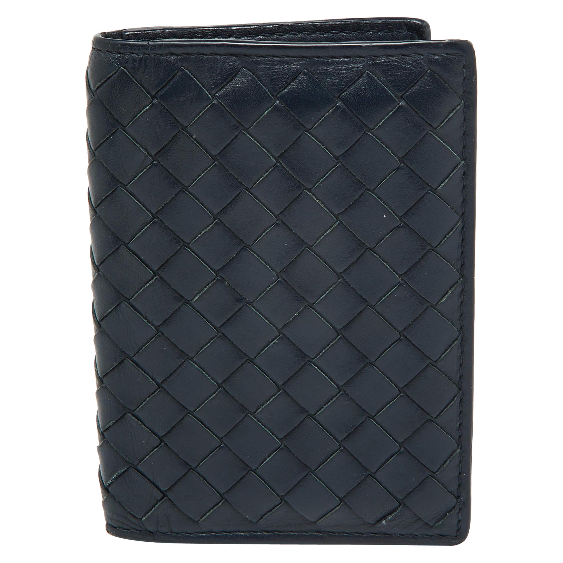 How are Bottega Veneta wallets made?