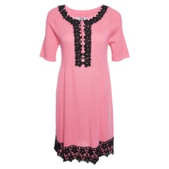 Moschino Cheap and Chic Minivestido de punto de algodón rosa con detalle de encaje L