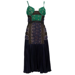 Self-Portrait Vestido plisado con panel de encaje verde y azul Talla S