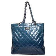 Sac cabas Chanel 2005-06 Caviar verni sarcelle réédition