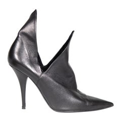 Burberry Black Leather V Point Toe Heels Size IT 40