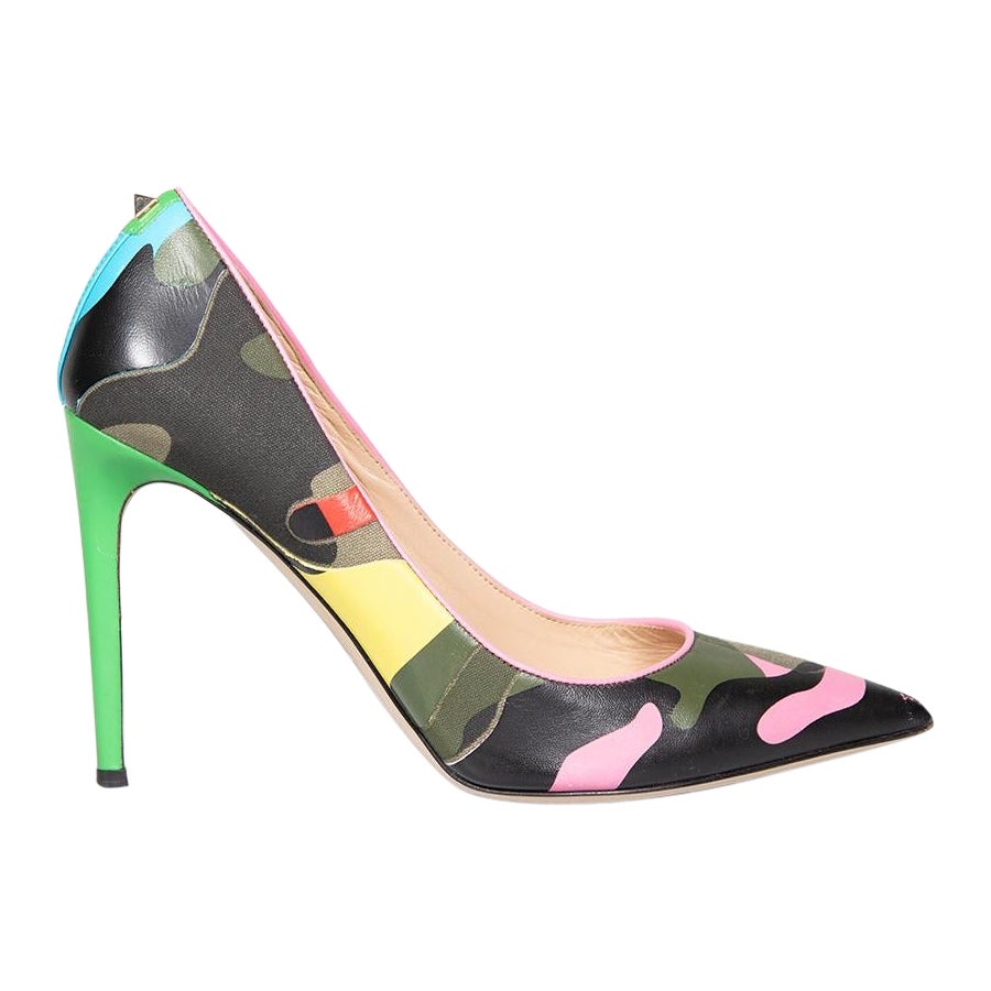 Valentino Garavani Psychedelic Camo Leather Rockstud Pumps Size IT 39 For Sale