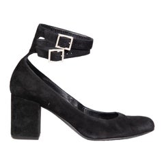 Saint Laurent Bombas con correa al tobillo de ante negro Talla IT 36
