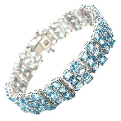 Brazalete de compromiso cóctel ancho con topacio azul en plata de ley 925