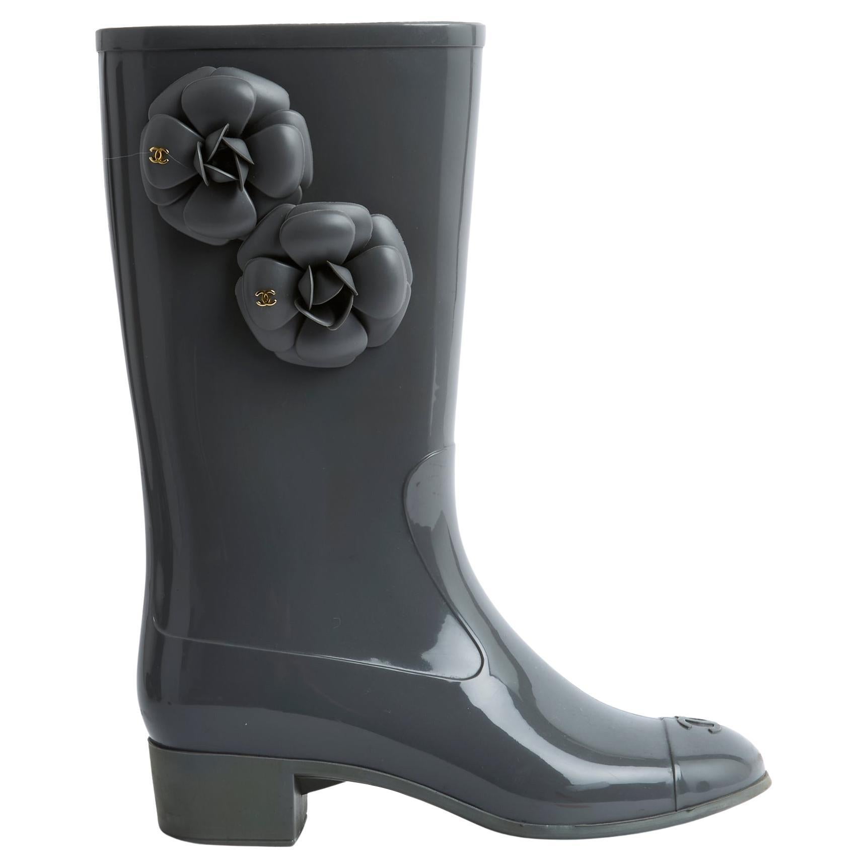 Chanel Bottes de pluie Camelia EU39 Grey Camelia Rain Boots UK6 US8.5 For Sale