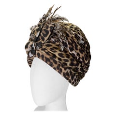 Turban léopard sur mesure avec fleur et plumes assorties