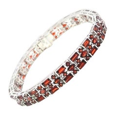 Bracelet tennis en argent et grenat naturel à trois rangées de pierres de 18,1 carats