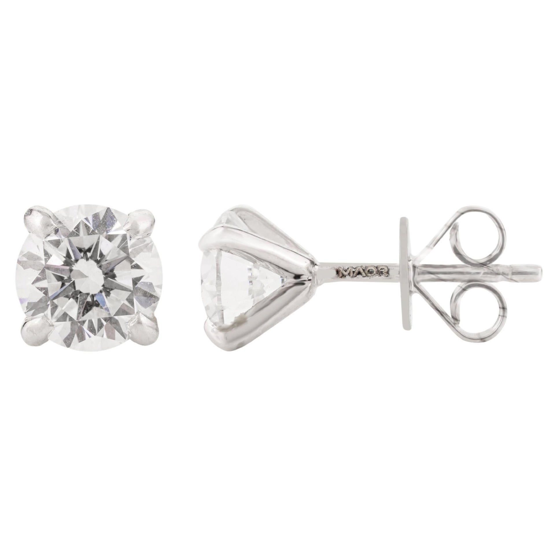 Orecchini con perno solitario in oro bianco massiccio 14 carati con moissanite Tiny Brilliante in vendita