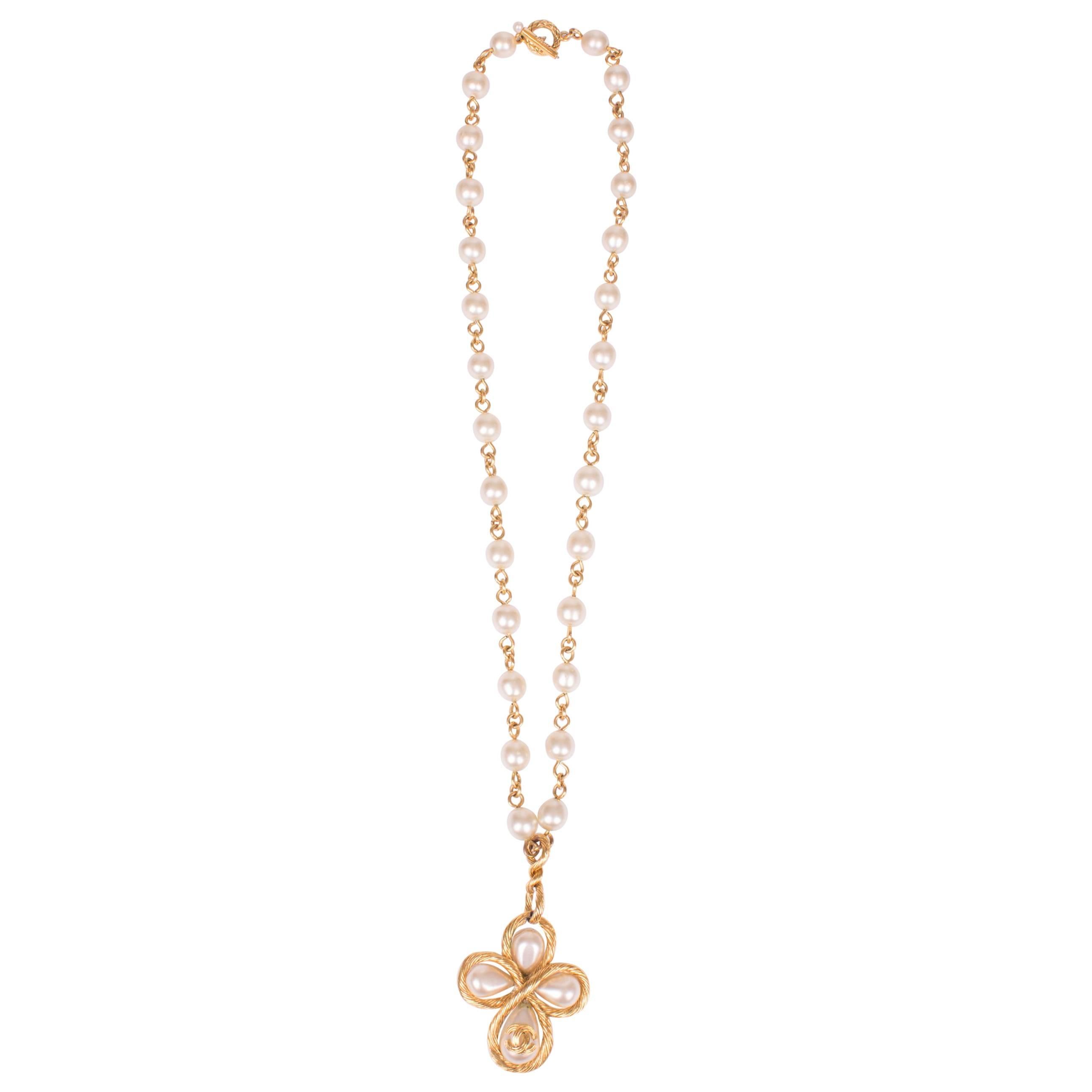 Chanel Pearl Charm Necklace Vintage - gold 