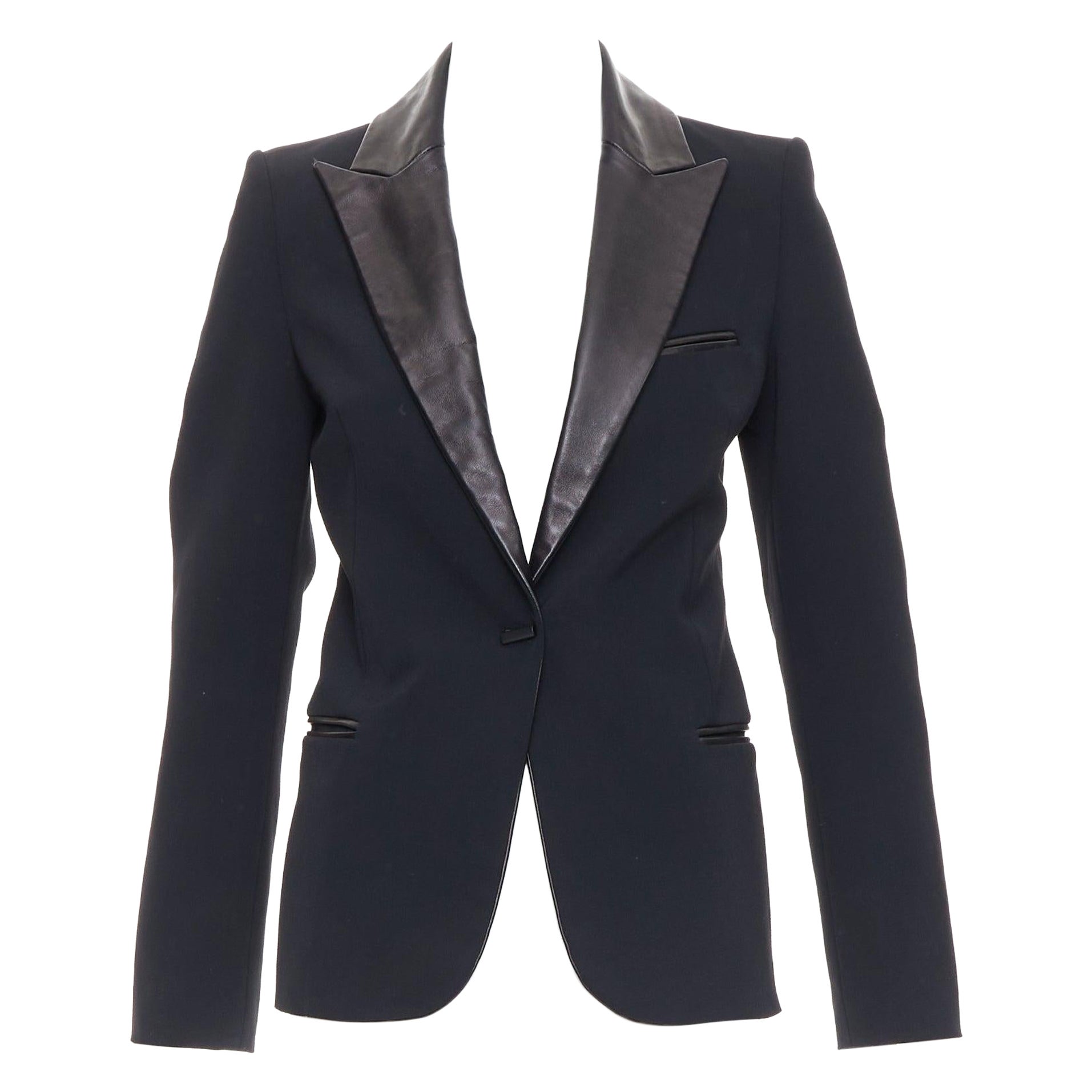 Giacca blazer in pelle morbida nera con collo a punta e bottoni geometrici Plein Sud in vendita