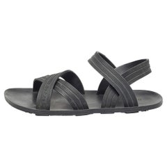 Gucci Sandali elastici incrociati in gomma nera taglia 40