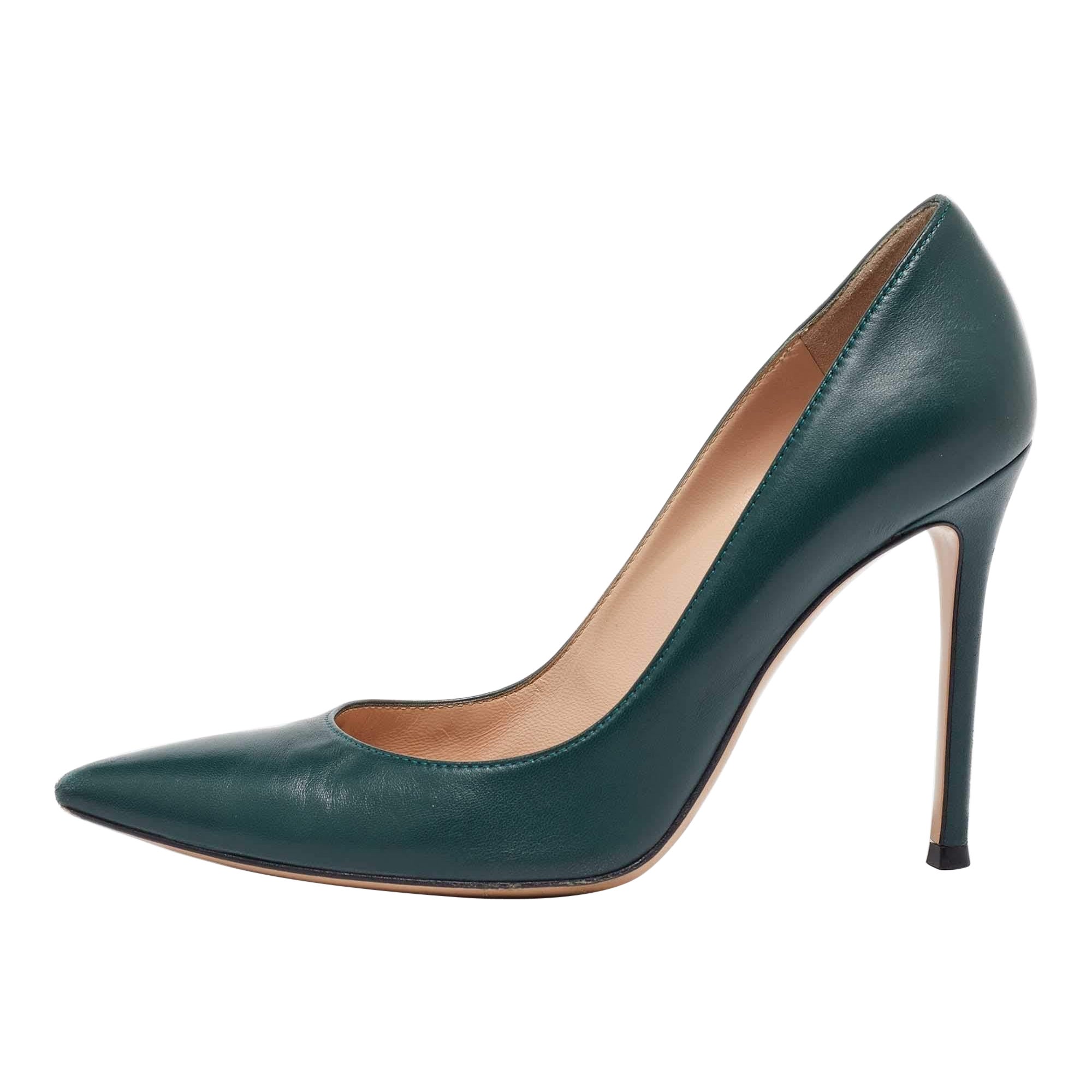 Gianvito Rossi Green Leather Gianvito Pumps Size 38.5 For Sale