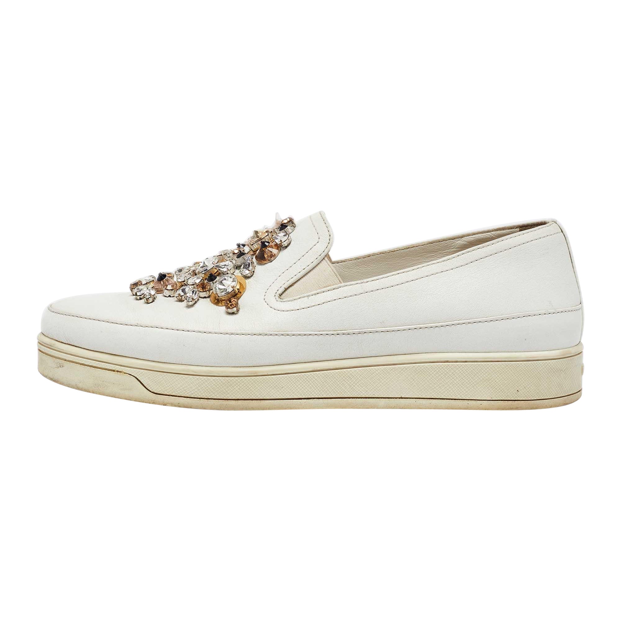 Prada Weiße Slip On Turnschuhe aus Leder mit Kristallverzierung Größe 36,5