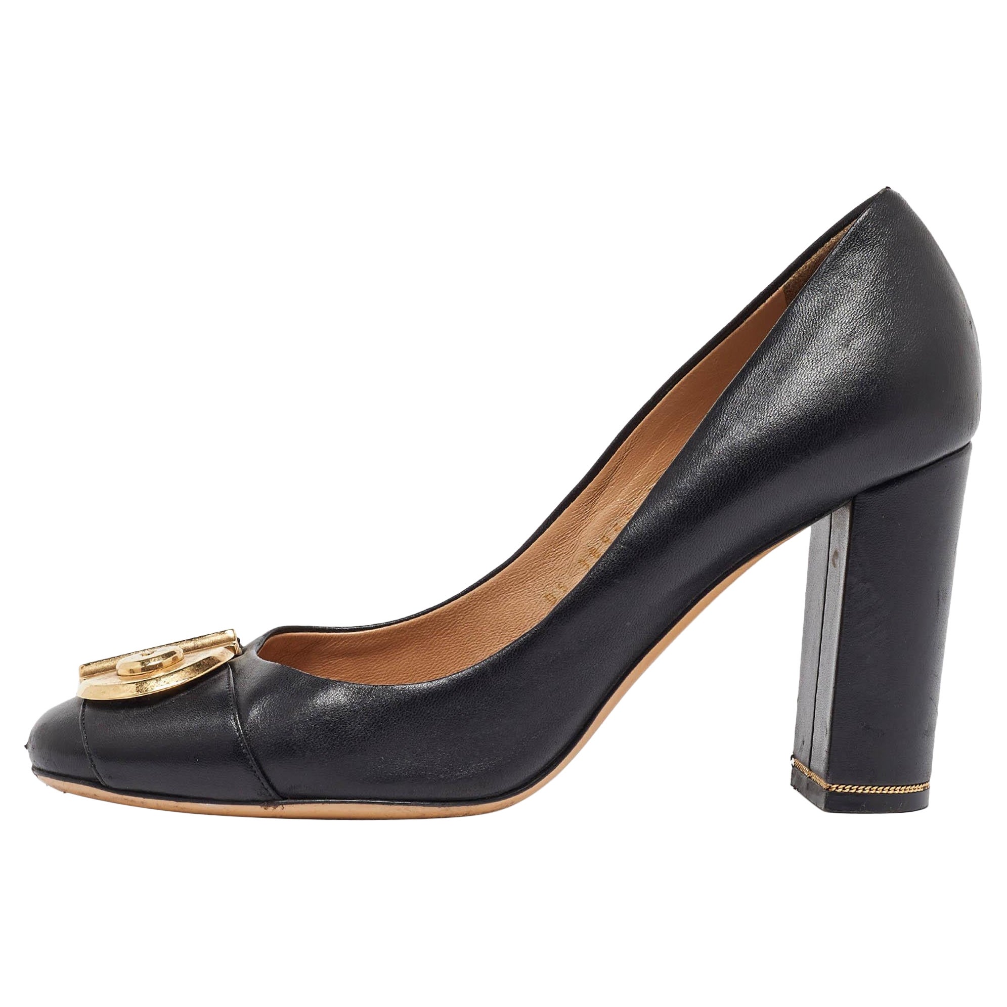 Salvatore Ferragamo Schwarze Leder Pumps mit Schnalle und Blockabsatz aus Leder Größe 39