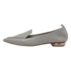Nicholas Kirkwood Mocasines con puntera Beya de piel gris Talla 38