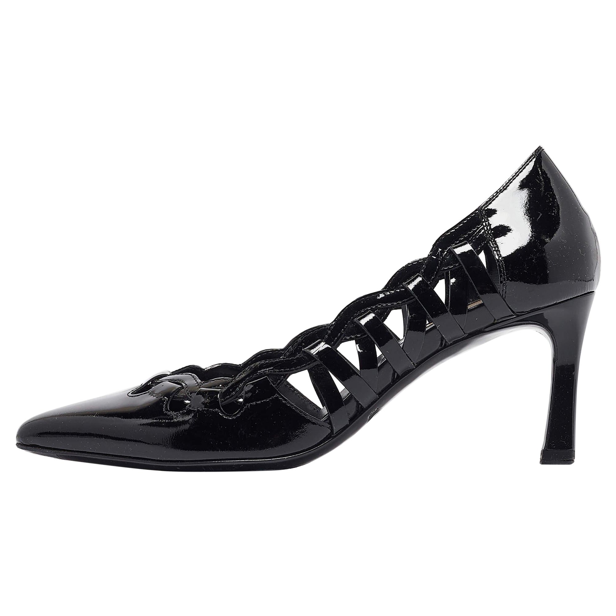 Tod's Black Cut Out Patent Leather Pointed Toe Pumps Size 36 For Sale