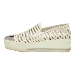 Miu Miu Off White Pelle Traforata Metal Cap Toe Slip On Sneakers Taglia 38.5