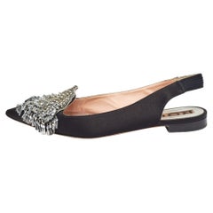 Rochas Sandales plates à talon aiguille en satin noir avec ornements en cristal Taille 36