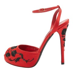 Ralph Lauren Kollektion Rot/Schwarz bestickte Satin Plateausandalen aus Satin Größe 40